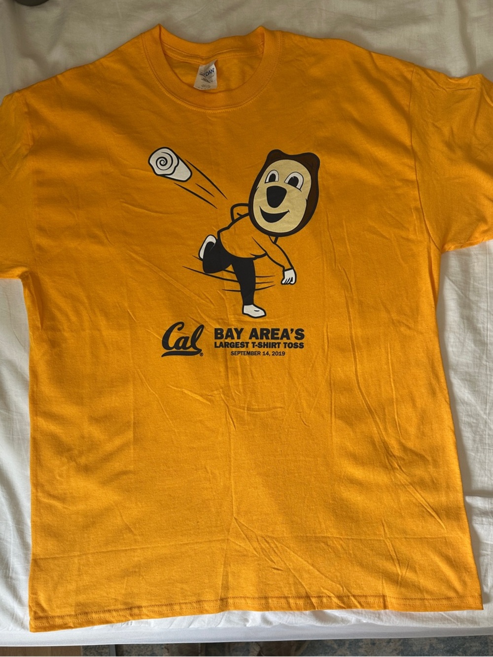 Cal Bears! Golden Heavy Cotton T‑Shirt in Large Never Worn!